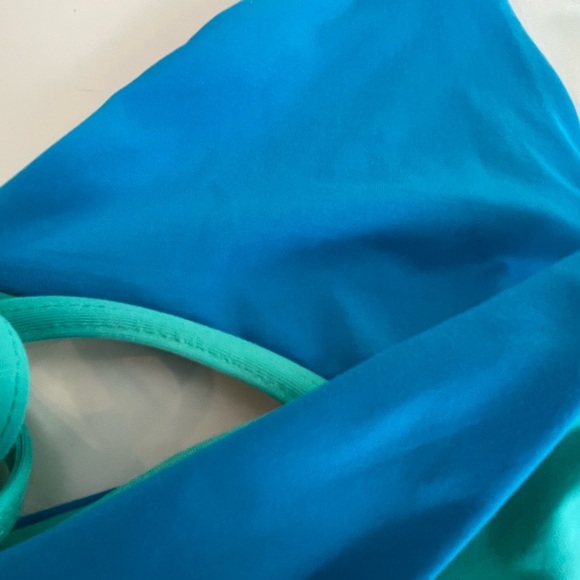 L*SPACE Bikini 2 pcs- ‘Two Tone’ Lily Itsy Bottom + Itty Triangle Top - Picture 15 of 16